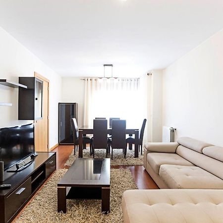 2Br Flat By Metro W/ Free Parking By Lovelystay ヴィラ・ノヴァ・デ・ガイア エクステリア 写真