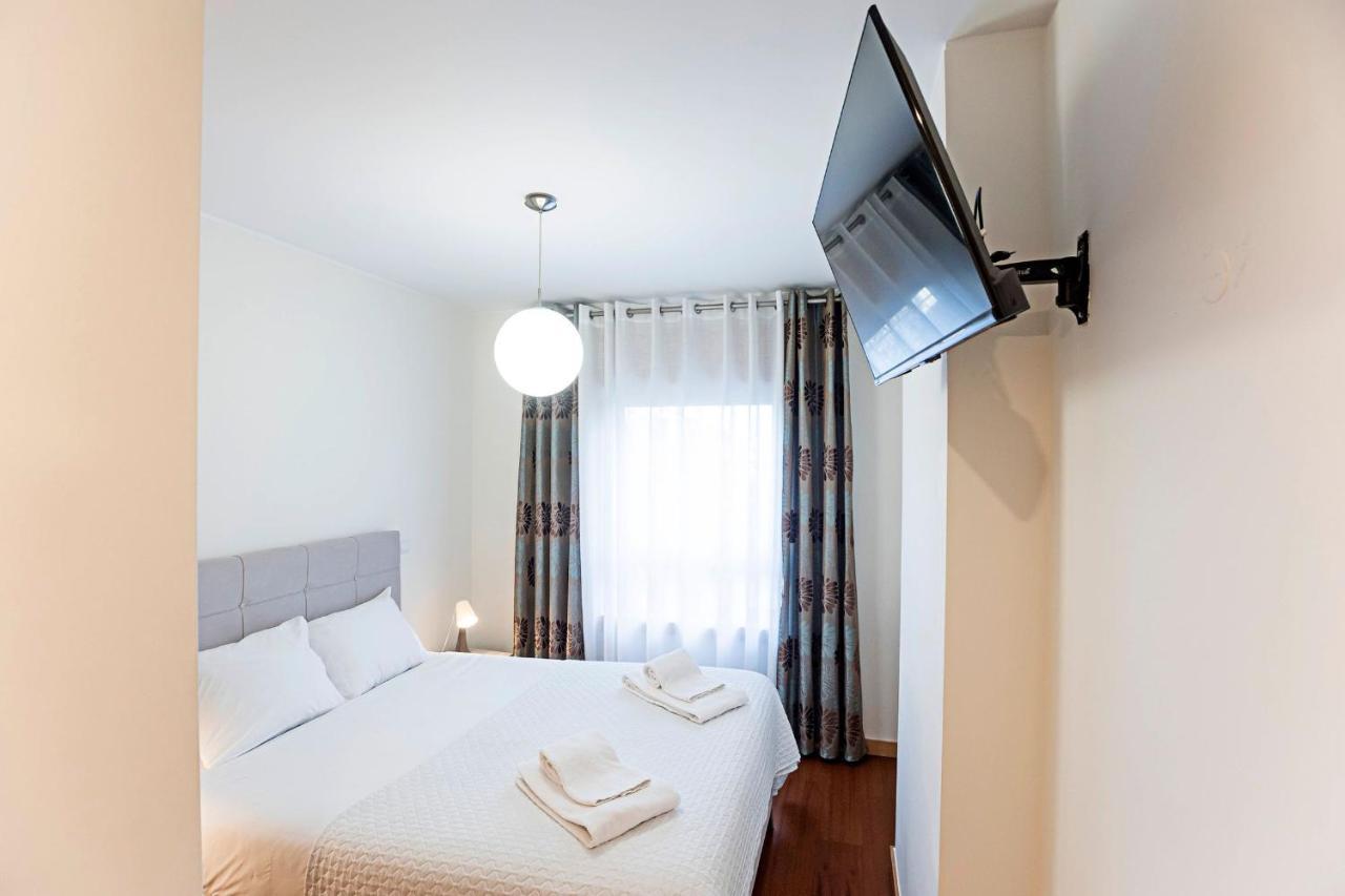 2Br Flat By Metro W/ Free Parking By Lovelystay ヴィラ・ノヴァ・デ・ガイア エクステリア 写真