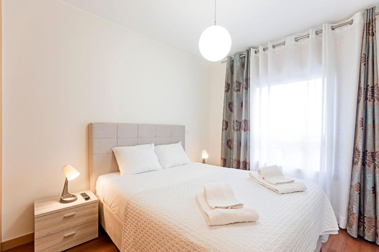 2Br Flat By Metro W/ Free Parking By Lovelystay ヴィラ・ノヴァ・デ・ガイア エクステリア 写真