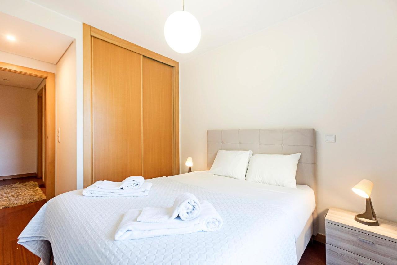 2Br Flat By Metro W/ Free Parking By Lovelystay ヴィラ・ノヴァ・デ・ガイア エクステリア 写真