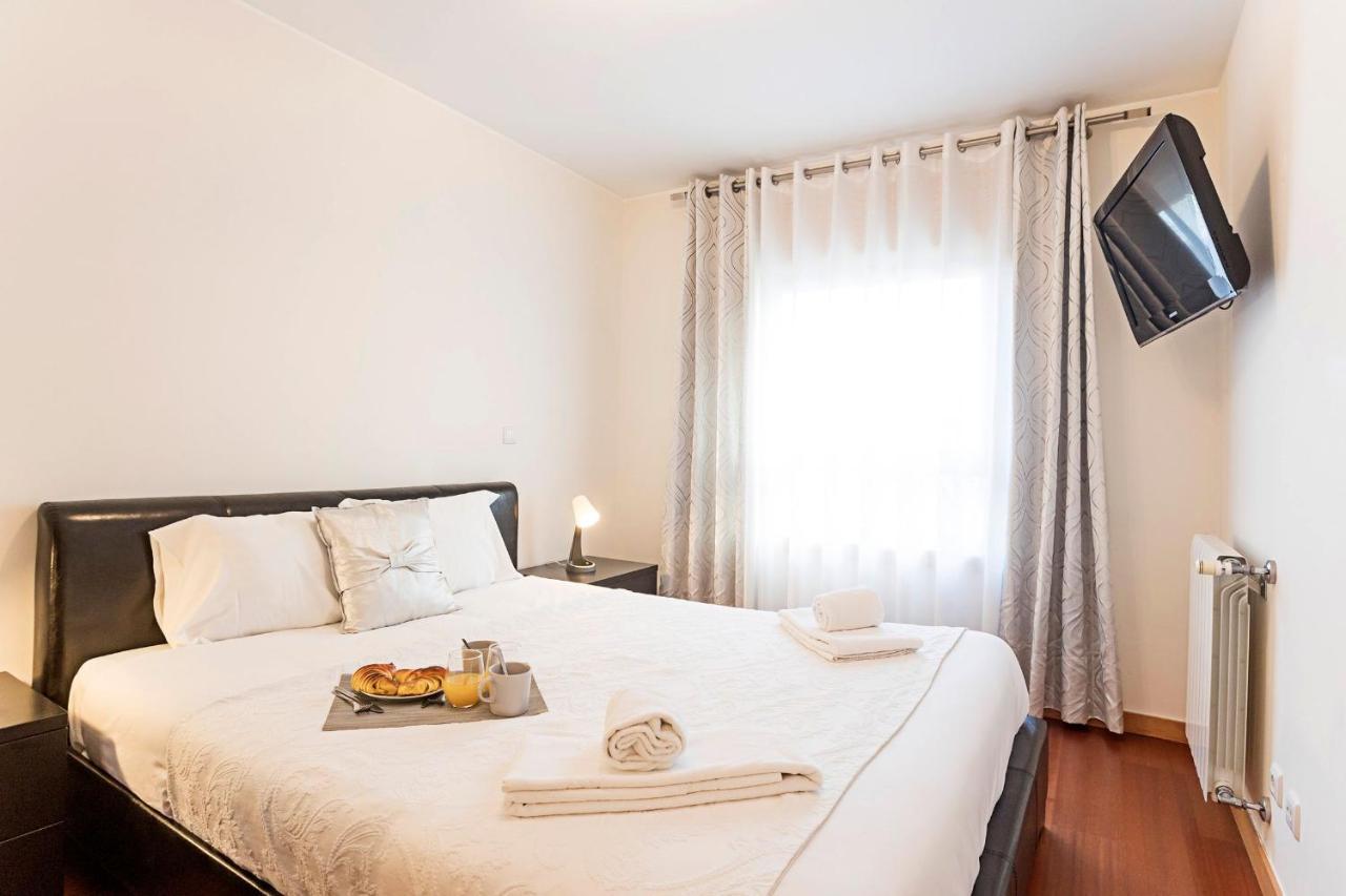 2Br Flat By Metro W/ Free Parking By Lovelystay ヴィラ・ノヴァ・デ・ガイア エクステリア 写真