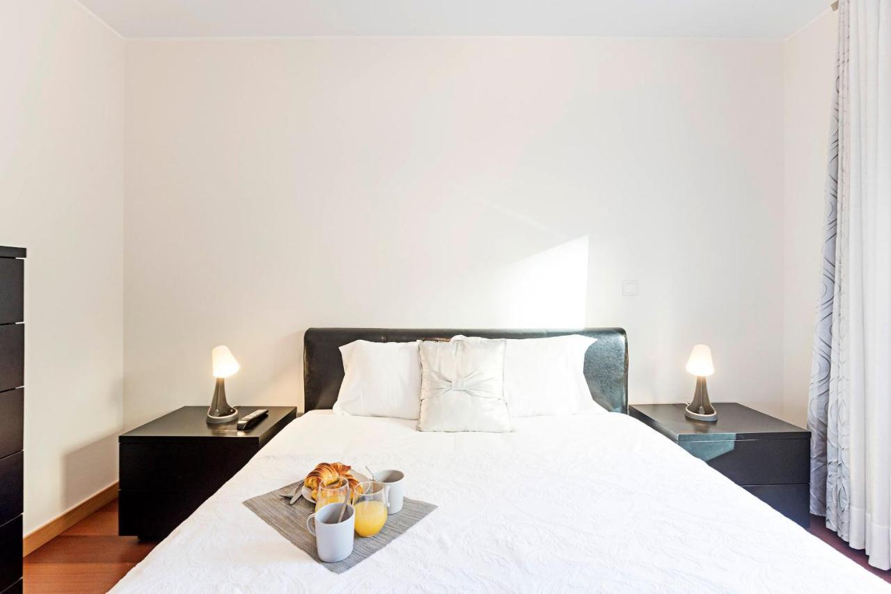 2Br Flat By Metro W/ Free Parking By Lovelystay ヴィラ・ノヴァ・デ・ガイア エクステリア 写真