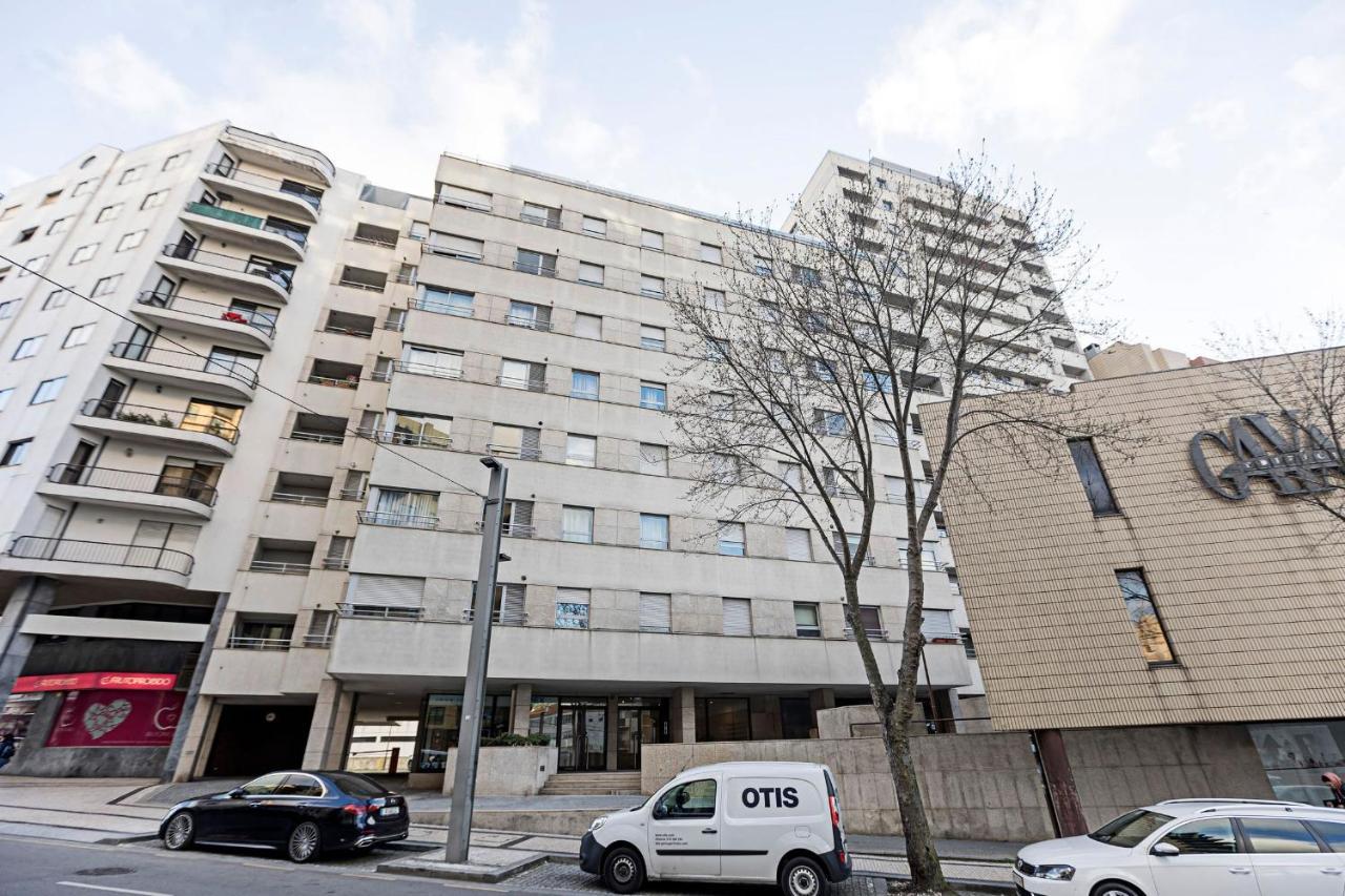 2Br Flat By Metro W/ Free Parking By Lovelystay ヴィラ・ノヴァ・デ・ガイア エクステリア 写真