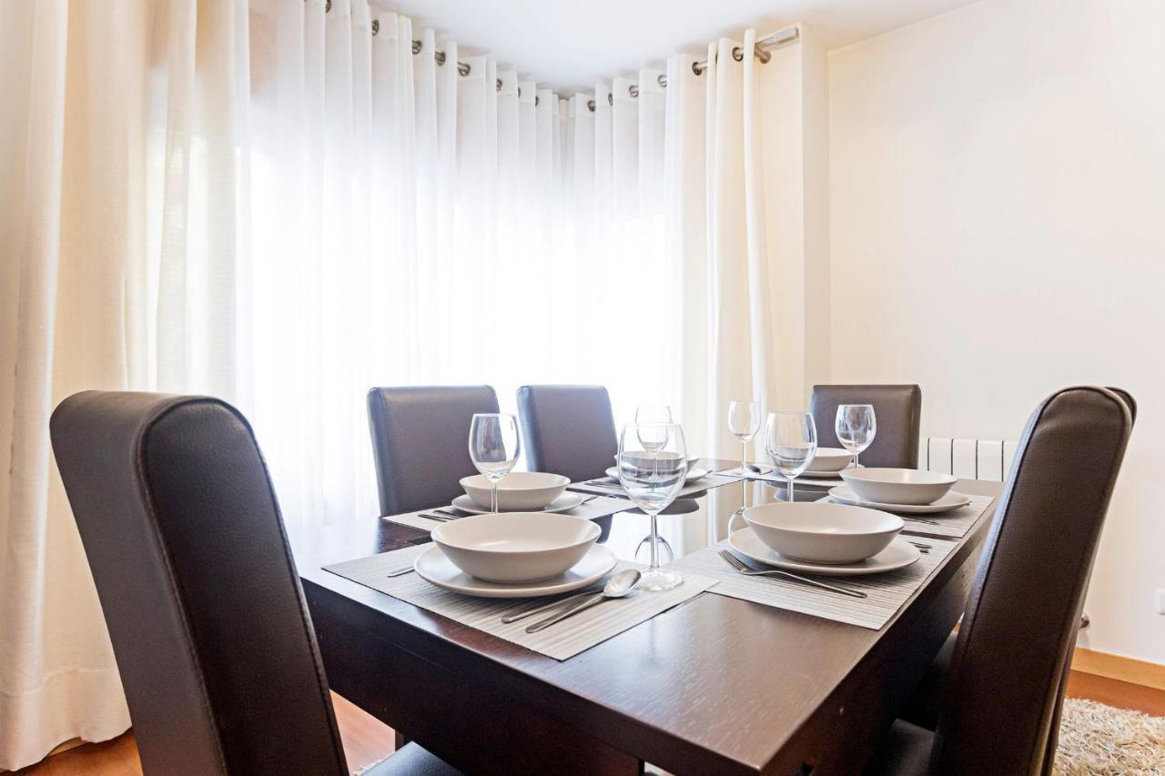 2Br Flat By Metro W/ Free Parking By Lovelystay ヴィラ・ノヴァ・デ・ガイア エクステリア 写真
