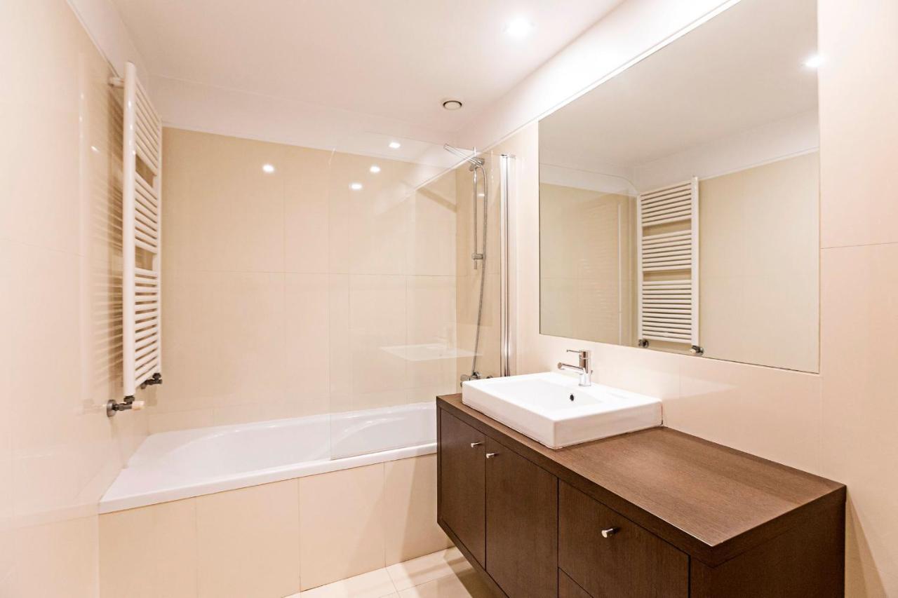 2Br Flat By Metro W/ Free Parking By Lovelystay ヴィラ・ノヴァ・デ・ガイア エクステリア 写真